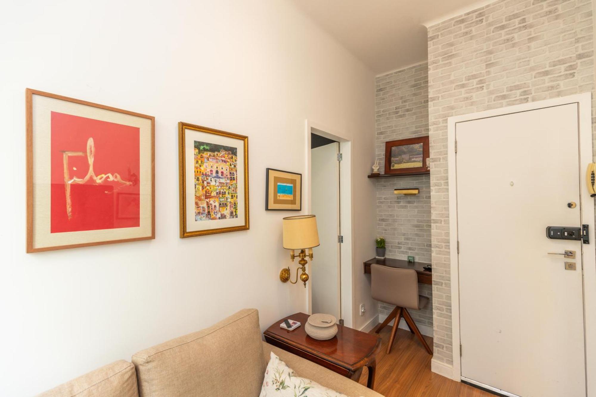 107 Encanto Do Leblon Apartamento *